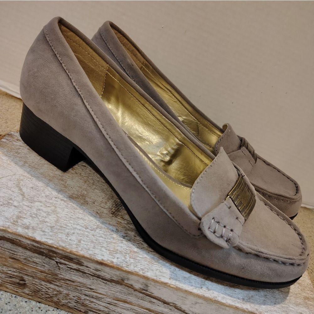 👍 Chaps RL Grey Suede Loafers Size 9. A11
